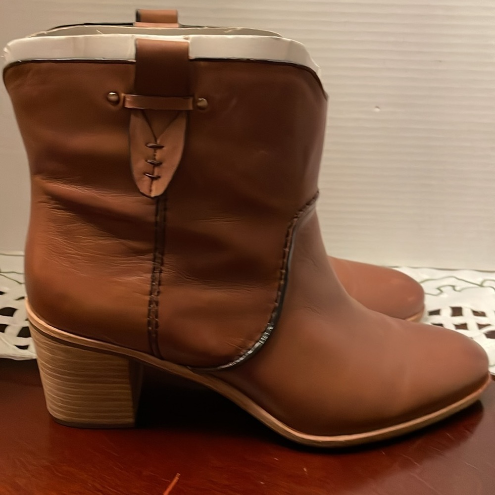 BASS Leather SOPHIA Western Ankle Boots Color Whiskey 10M - Picture 4 of 4